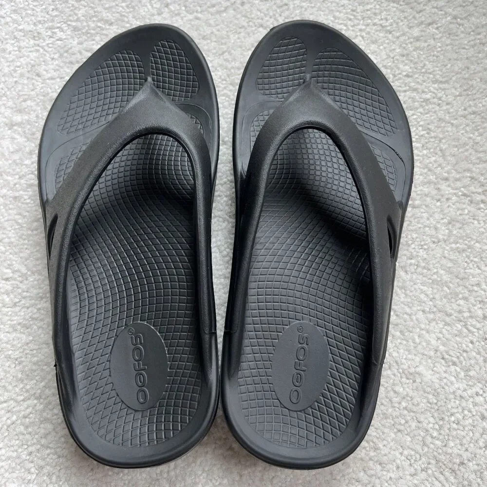 OOFOS OOlala Flip Flop Sandal Womens 8 Black Rubber Casual Recovery Thongs New